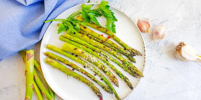 a plate of asparagus with garlic